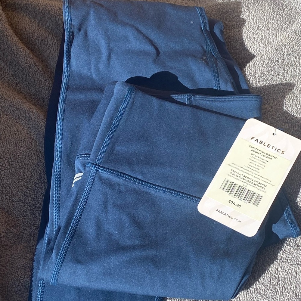 Fabletics Trinity high waisted pocket leggings. Large, NWT